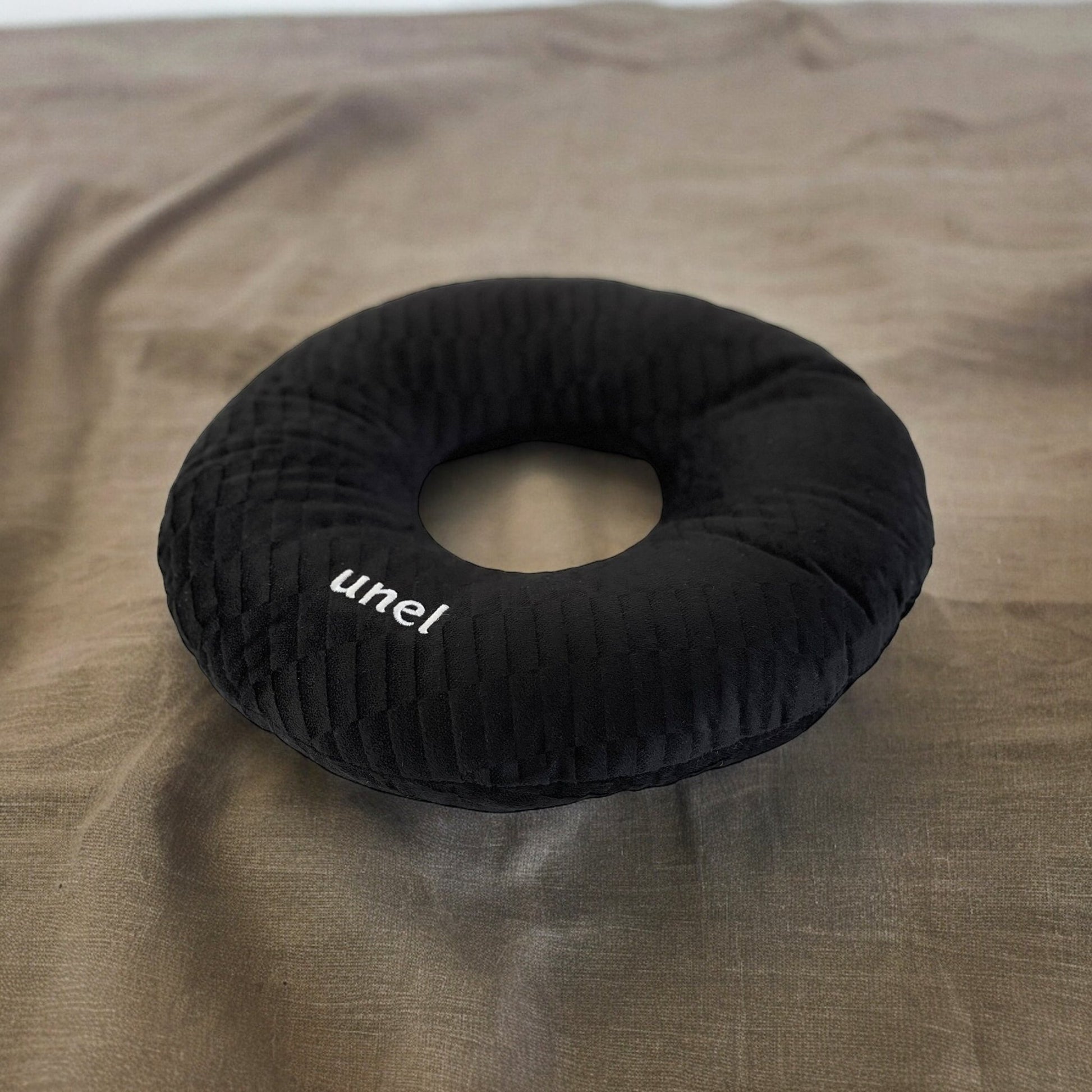 Piercing Pillow - unel